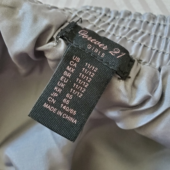 F21 Girls Gray Textured Skirt with Velvet Bow - Picture 4 of 6